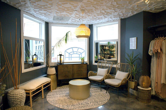 Comfortable waiting area at Glamour Girl Airbrush Tan in Chicago, IL